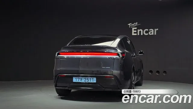 Tesla Model Y — Фото автомобиля 4