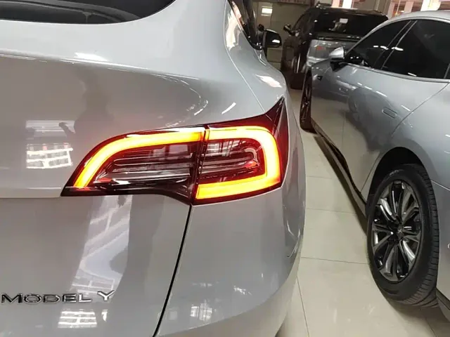 Tesla Model Y — Фото автомобиля 7