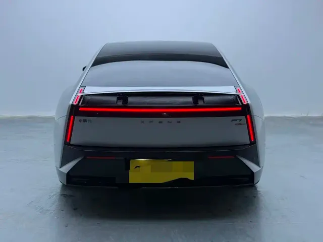 Xpeng P7 — Фото автомобиля 12