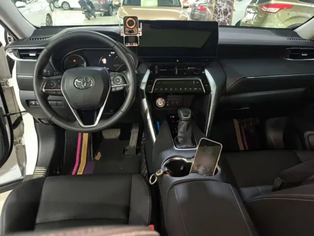 Toyota Harrier — Фото автомобиля 5