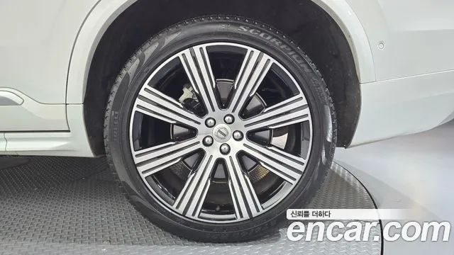 Вольво XC90 — Фото автомобиля 21
