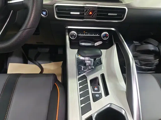 Geely Binyue — Фото автомобиля 13