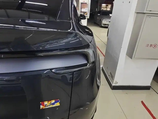 Tesla Model Y — Фото автомобиля 7