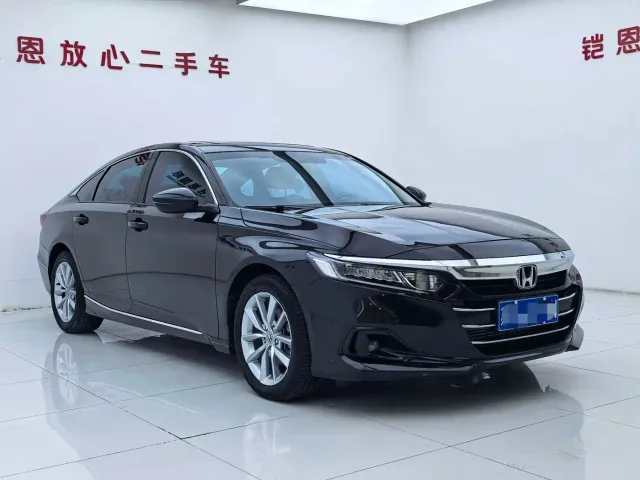 Honda Accord — Фото автомобиля 3