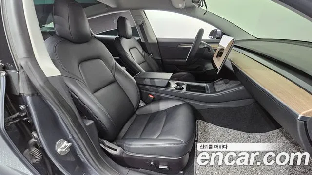 Tesla Model 3 — Фото автомобиля 11