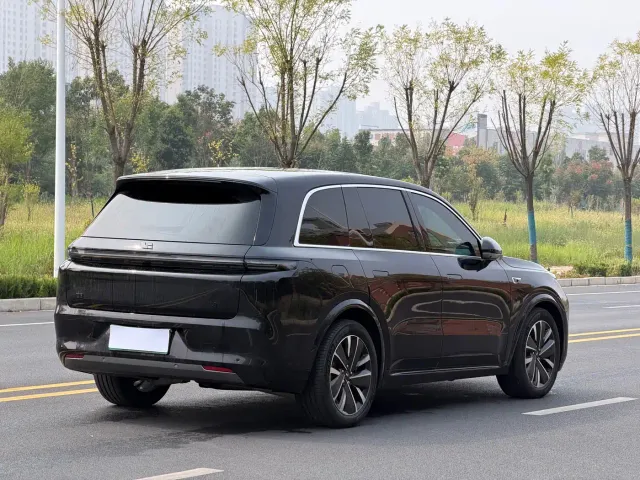 Li Auto L8 — Фото автомобиля 4