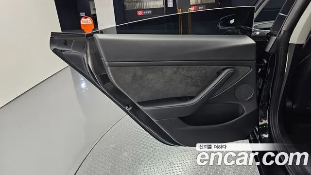 Tesla Model 3 — Фото автомобиля 24