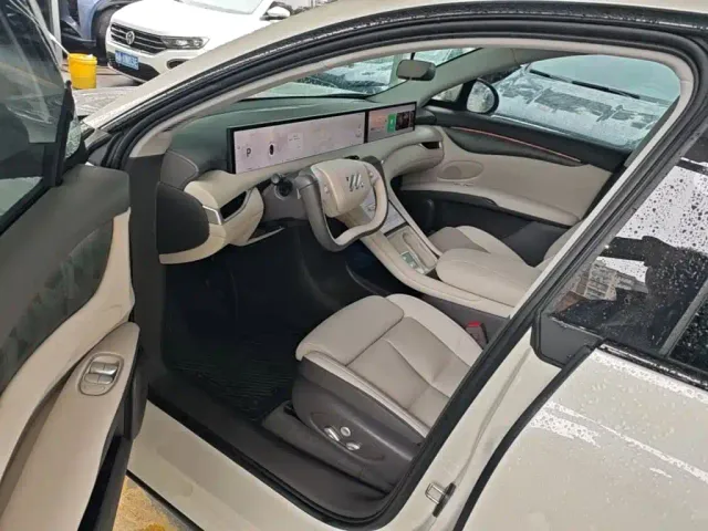 IM Motors LS6 — Фото автомобиля 15