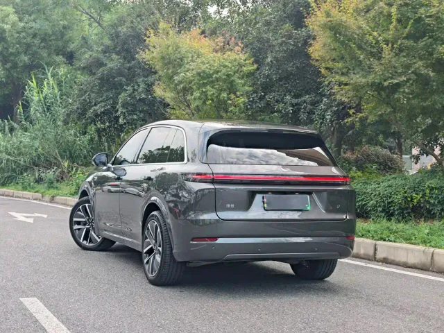 Li Auto L7 — Фото автомобиля 4