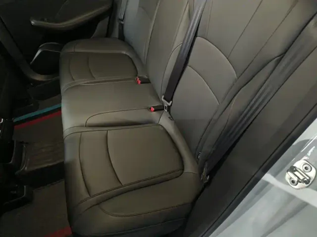 Roewe i5 — Фото автомобиля 16