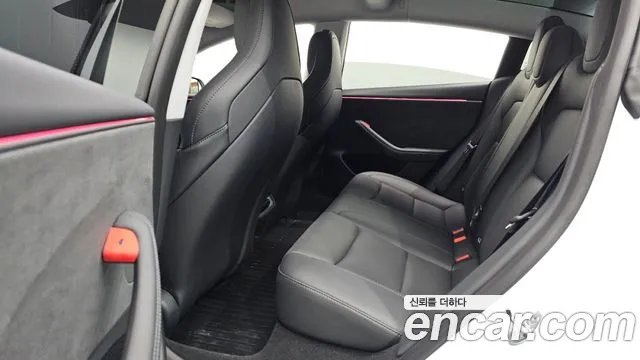 Tesla Model 3 — Фото автомобиля 11