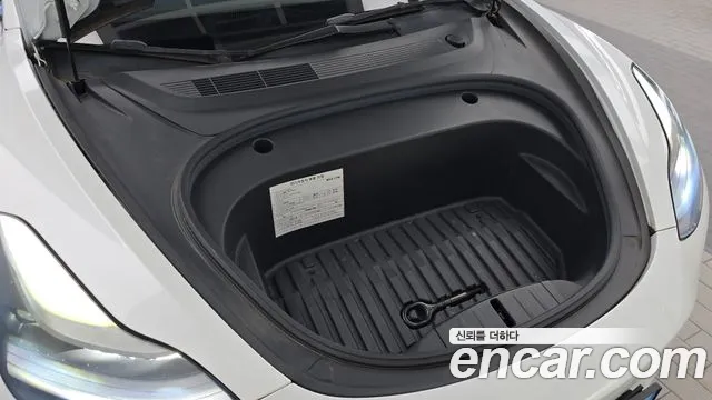 Tesla Model 3 — Фото автомобиля 6
