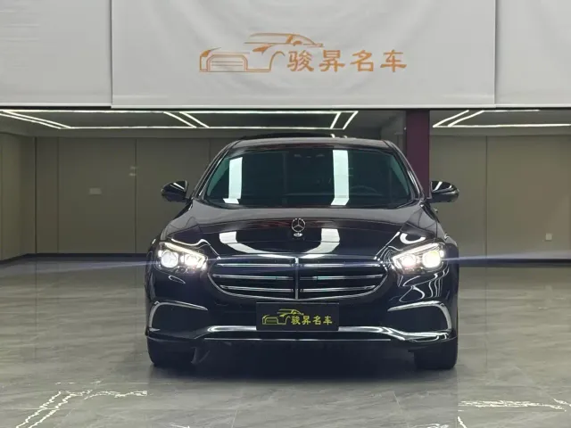Mercedes-Benz E-Class — Фото автомобиля 2