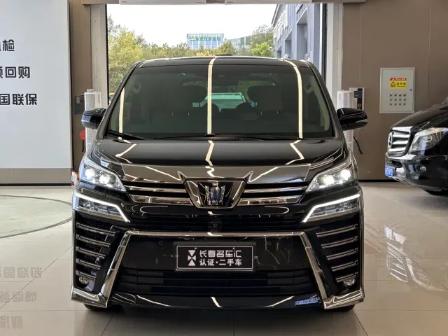 Toyota Vellfire — Фото автомобиля 2