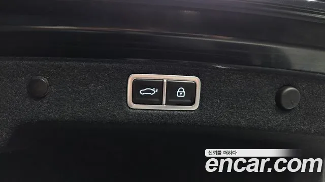 Hyundai Grandeur Grandeur (GN7) 2.5 Бензин 2WD — Фото автомобиля 19