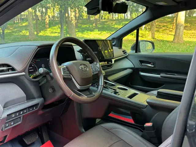 Toyota Sienna — Фото автомобиля 14