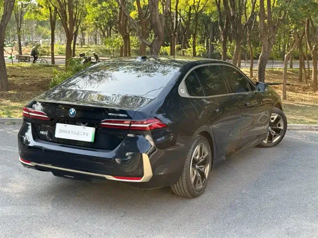 BMW i5 — Фото автомобиля 4