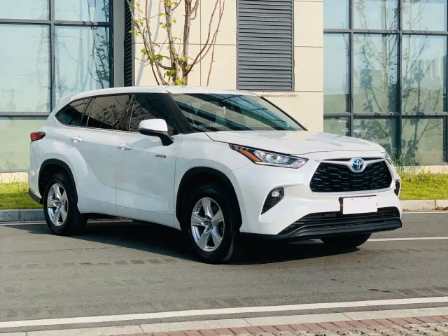Toyota Highlander — Фото автомобиля 3