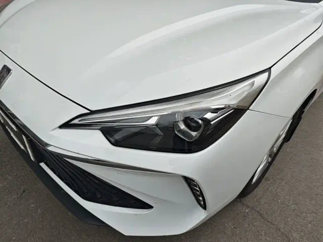 Roewe i5 — Фото автомобиля 23