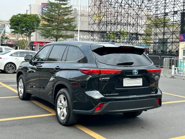 Toyota Highlander — Фото автомобиля 6