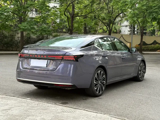 Nissan Teana — Фото автомобиля 13