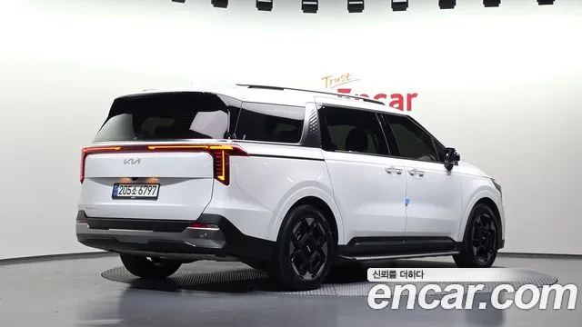 Kia Carnival Generation 4 — Фото автомобиля 2