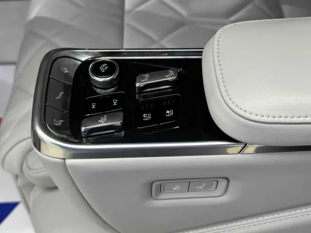 Volvo EM90 — Фото автомобиля 15