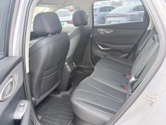 BYD Sealion 05 EV — Фото автомобиля 7