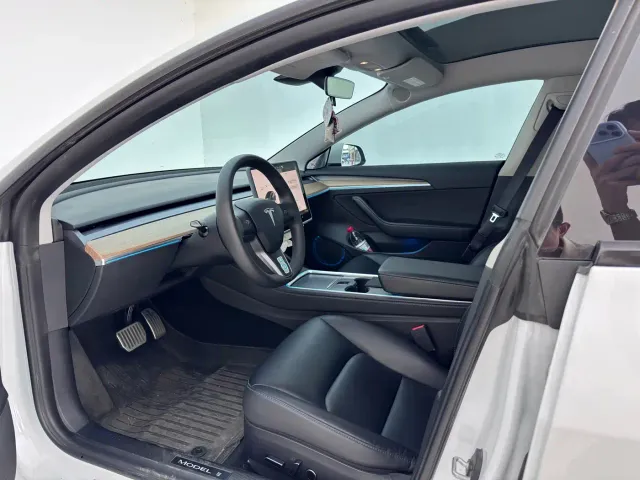Tesla Model 3 — Фото автомобиля 13