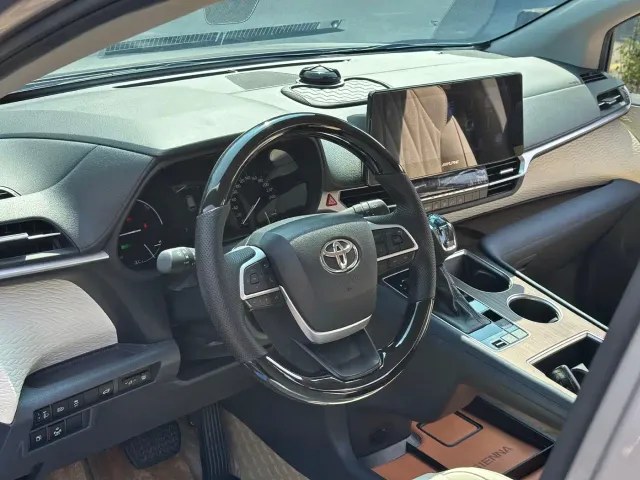 Toyota Sienna — Фото автомобиля 13