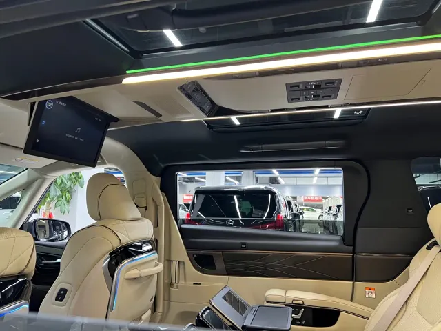 Toyota Alphard — Фото автомобиля 10