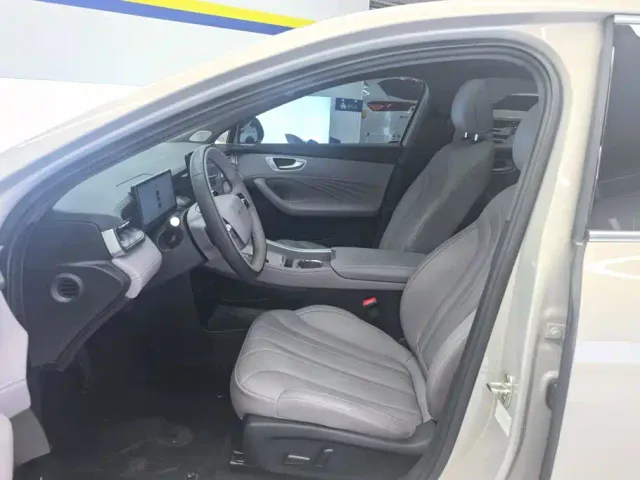 Roewe M7 DMH — Фото автомобиля 9