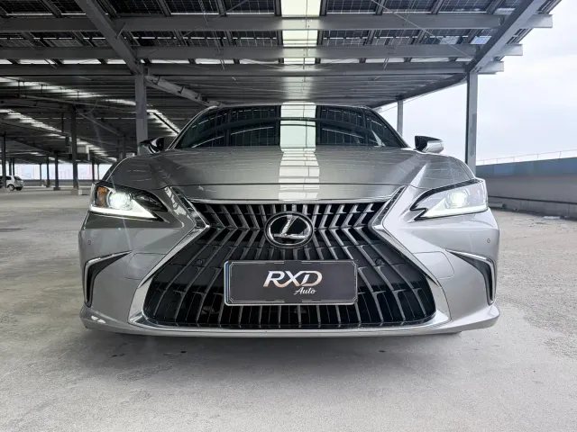 Lexus ES — Фото автомобиля 2