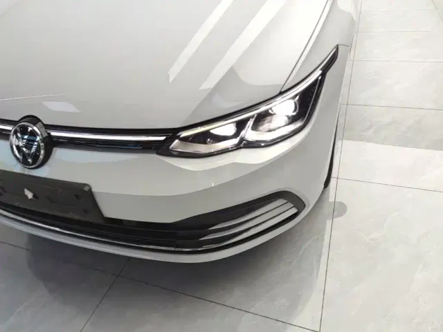 Volkswagen Golf — Фото автомобиля 23