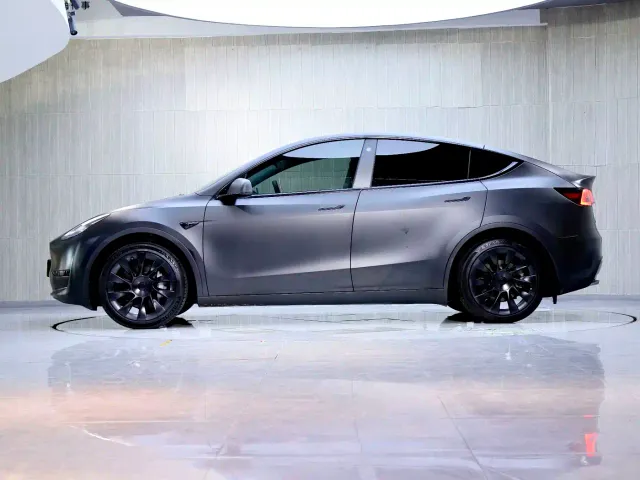 Tesla Model Y — Фото автомобиля 4