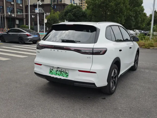Geely Galaxy E5 — Фото автомобиля 10