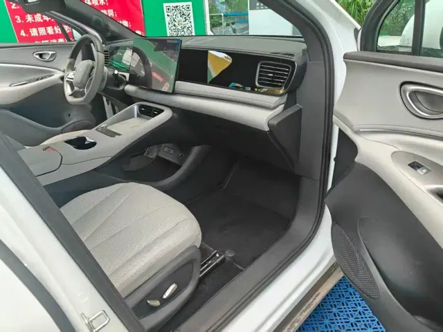 BYD Sealion 06 — Фото автомобиля 13
