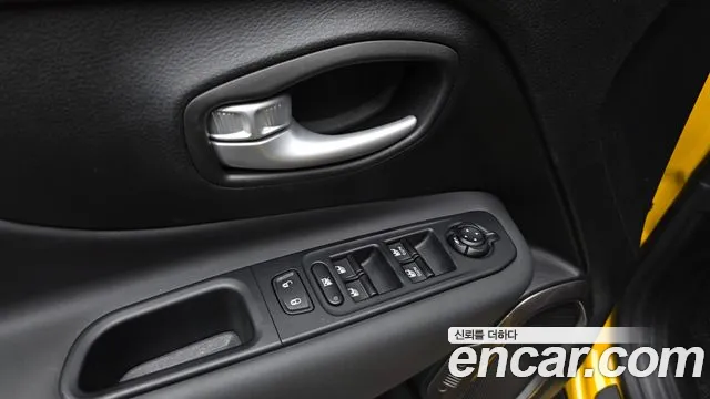 Jeep Renegade — Фото автомобиля 27