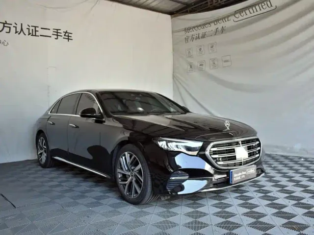 Mercedes-Benz E-Class — Фото автомобиля 3