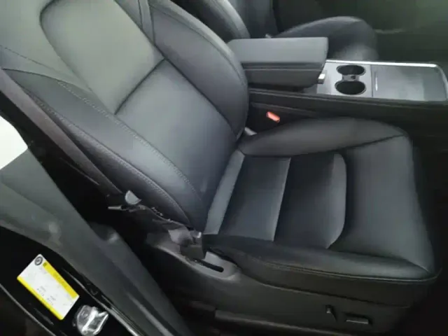 Tesla Model Y — Фото автомобиля 24