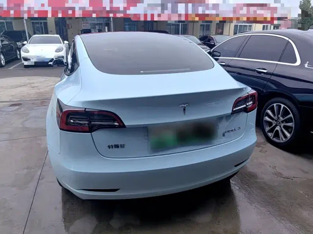 Tesla Model 3 — Фото автомобиля 5