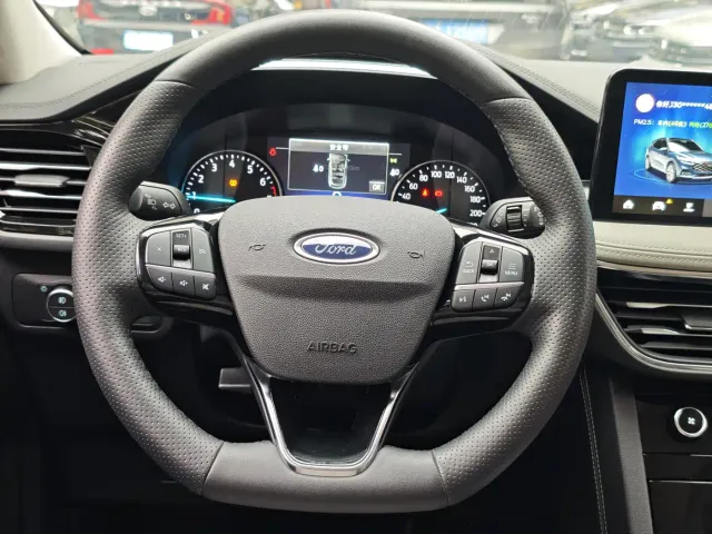 Ford Escape — Фото автомобиля 11
