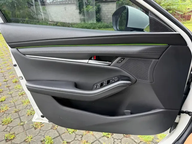 Mazda Axela — Фото автомобиля 20