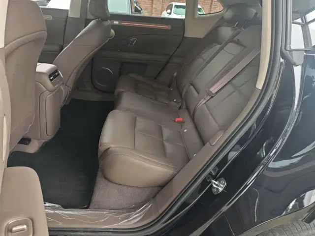 IM Motors LS6 — Фото автомобиля 16