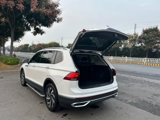 Volkswagen Tiguan L — Фото автомобиля 15
