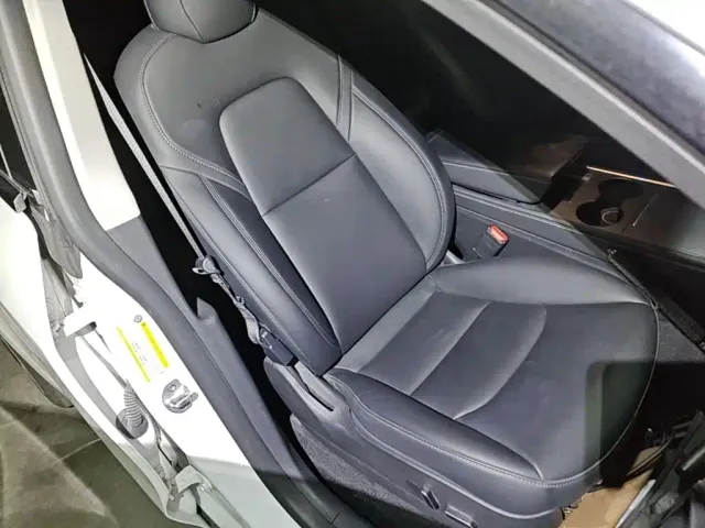 Tesla Model Y — Фото автомобиля 24
