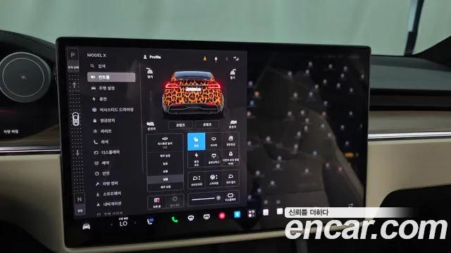 Tesla Model X — Фото автомобиля 22