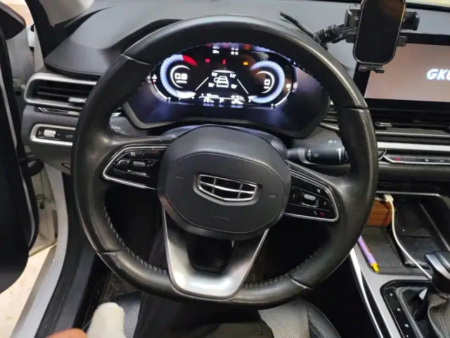 Geely Emgrand — Фото автомобиля 15