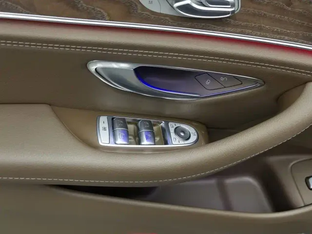 Mercedes-Benz E-Class — Фото автомобиля 9