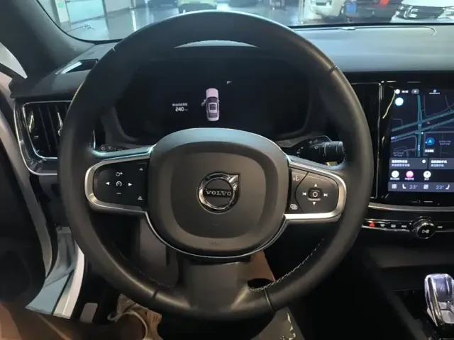 Volvo S60 — Фото автомобиля 10